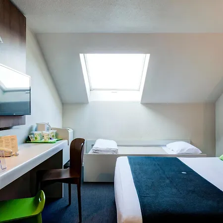 Campanile Evry Ouest - Essonnes Hotel 3*