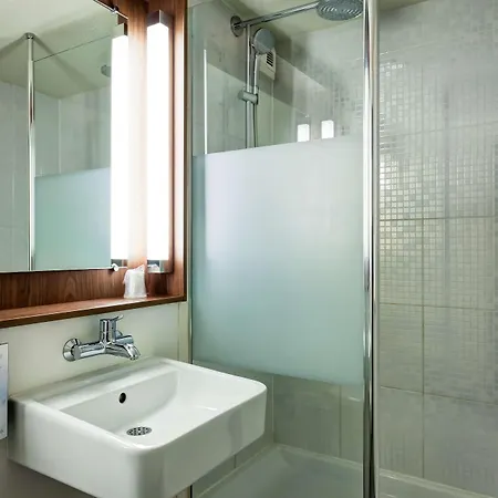Campanile Evry Ouest - Essonnes 3*
