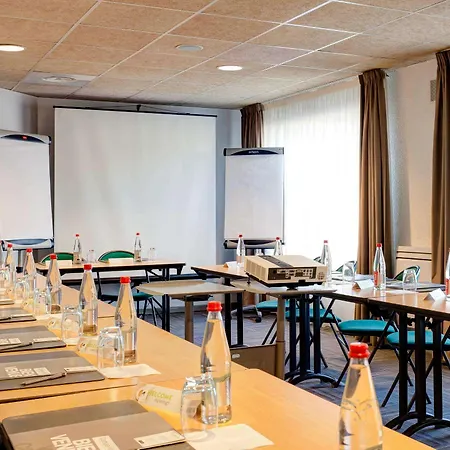Campanile Evry Ouest - Essonnes 3* كورباي إيسون