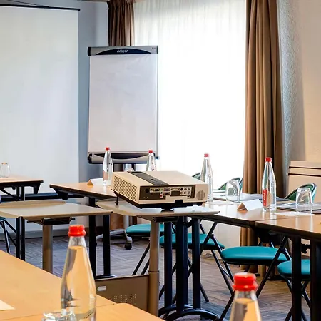 Campanile Evry Ouest - Essonnes فندق 3*