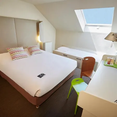 Campanile Evry Ouest - Essonnes Hotel 3*