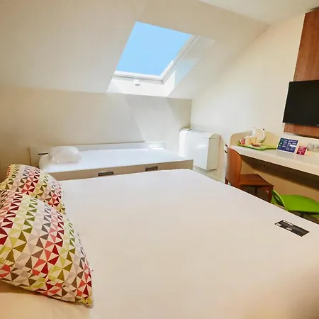 Campanile Evry Ouest - Essonnes Hotel 3*