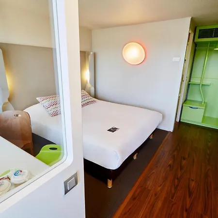 Campanile Evry Ouest - Essonnes Hotel 3*