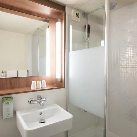 Campanile Evry Ouest - Essonnes فندق 3*