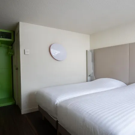 Campanile Evry Ouest - Essonnes كورباي إيسون