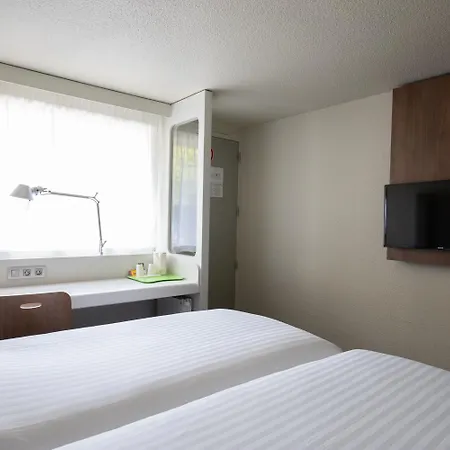 Campanile Evry Ouest - Essonnes كورباي إيسون