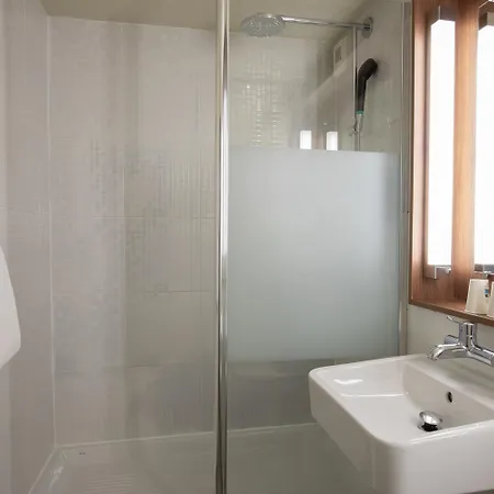 Campanile Evry Ouest - Essonnes فندق كورباي إيسون