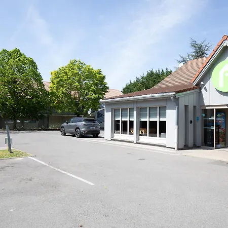 Campanile Evry Ouest - Essonnes كورباي إيسون