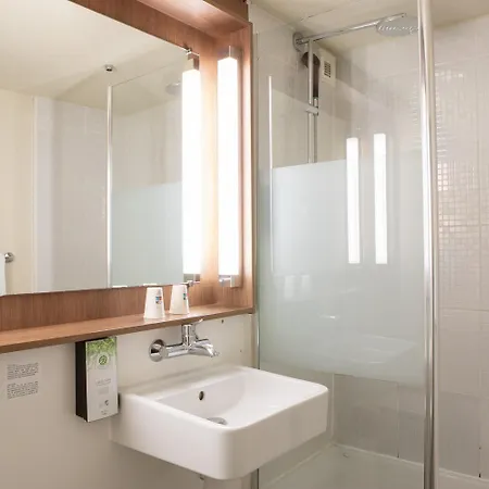 Campanile Evry Ouest - Essonnes 3* كورباي إيسون