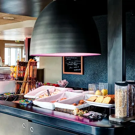 Campanile Evry Ouest - Essonnes Hotel 3*