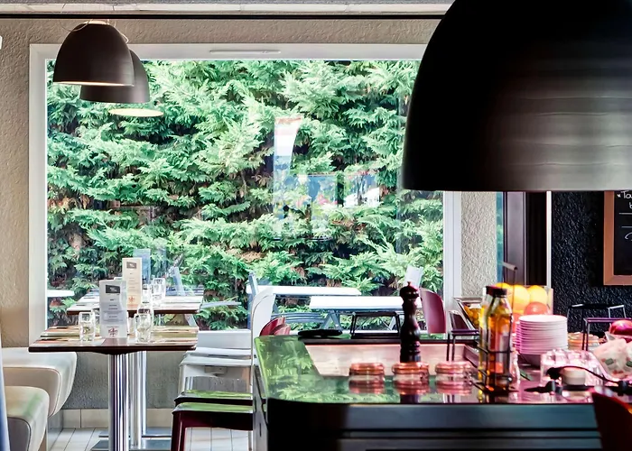 Hotell Campanile Evry Ouest - Essonnes
