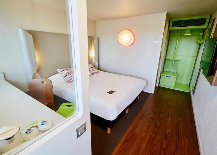Campanile Evry Ouest - Essonnes Hotel 3*