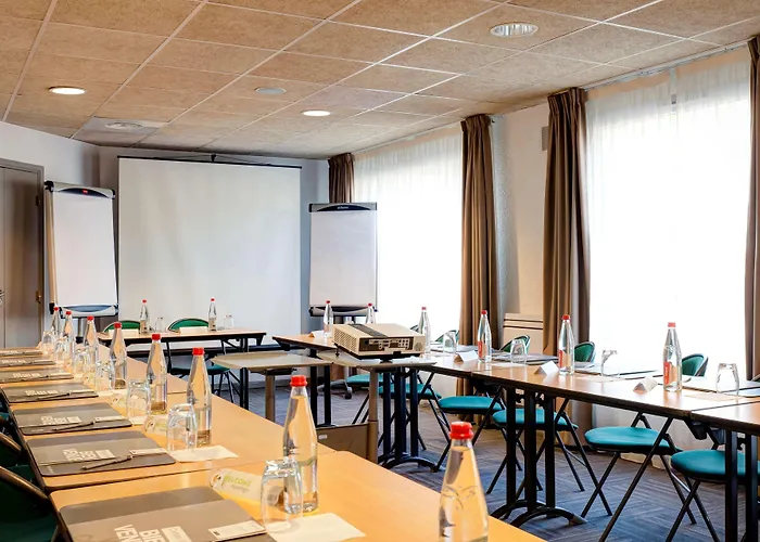 Campanile Evry Ouest - Essonnes 3*